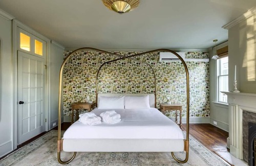 Harleston Village Bed & Breakfast | The Nicholas Veranda King Suite - Steps to King