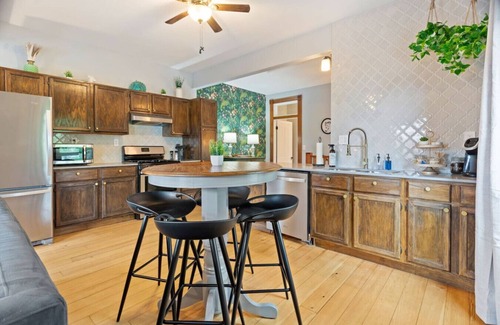 Hastings Apartment | The Nininger Apt - Walk to DT & River, King Bed