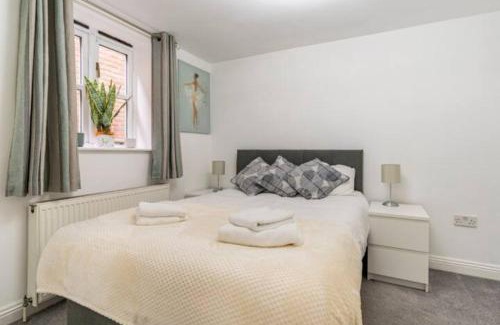 Blandford Saint Mary Apartment | The Nook, Cosy 1BR in Blandford, Dorset