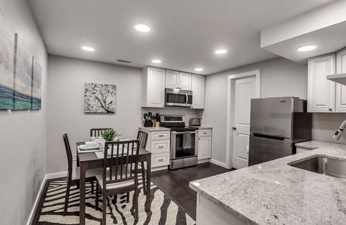 Lakeview Apartment | The Nook – Stylish Basement Stay - Waffles too!
