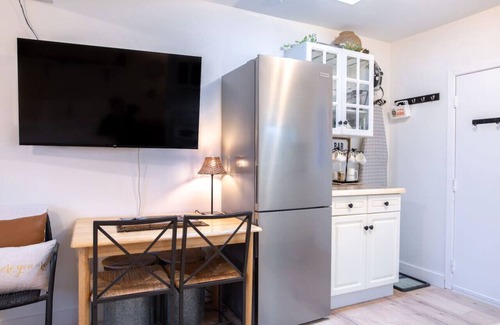 Harrison Hot Springs Apartment | The Nook | Top Floor Suite with Mountain View