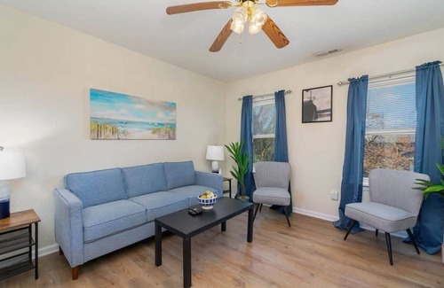 Buckroe Beach Apartment | The North Hampton Suite B / 3 minute walk to beach