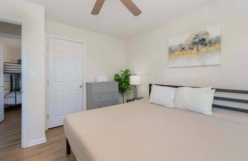 Buckroe Beach Apartment | The North Hampton Suite B / 3 minute walk to beach