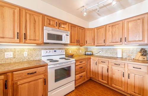 Kachemak House | The North Star House; sweeping ocean & mountain views, close to town and harbor