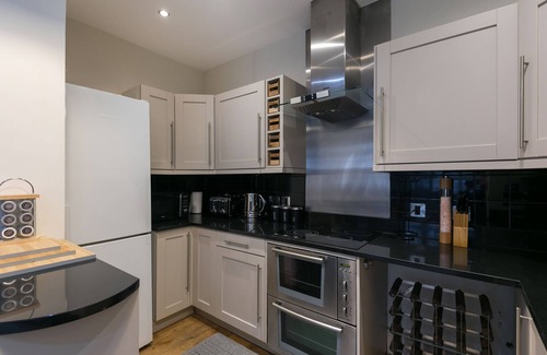 Pembridge Apartment | The Notting Hill Residence - 2BR Stylish Apartment
