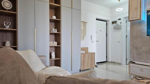 Sector 4 Apartment | The Oak Apartment