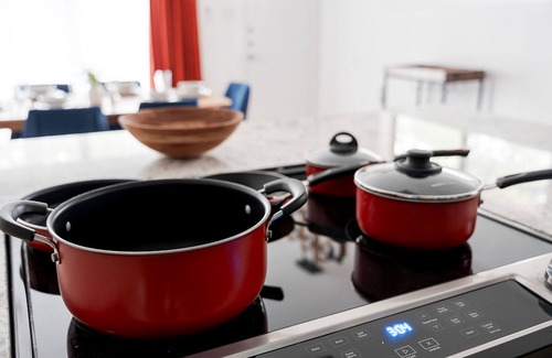 Richardson House | The Oak King Bed Huge Backyard