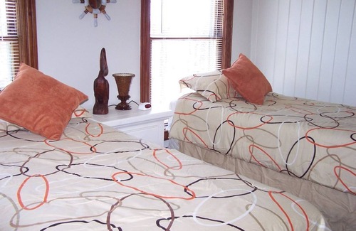 North Rose Cabin | The Oak Park Inn @ Oak Park Marina & Resort~ The Ultimate Vacation Getaway!