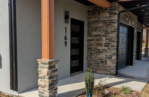 London House | The Oaks of London Townhome