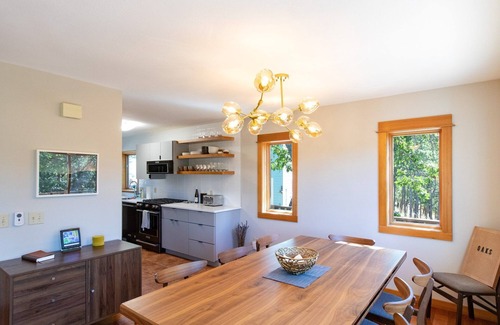 Lyle House | The Oaks - Private Disc Golf Course, Escape to Paradise in The Oaks, Hot Tub, Gorgeous Seclusion