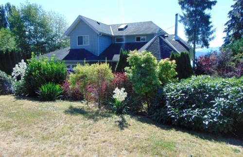 Coal Harbour Hotel | The Oceanfront Inn on Stephens Bay