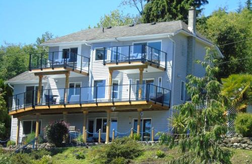 Coal Harbour Hotel | The Oceanfront Inn on Stephens Bay