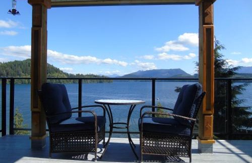 Coal Harbour Hotel | The Oceanfront Inn on Stephens Bay