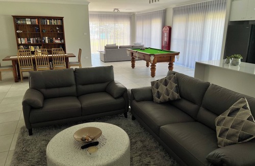 Tuross Head House | The Ocean’s Edge is a contemporary coastal home with stunning beach views.