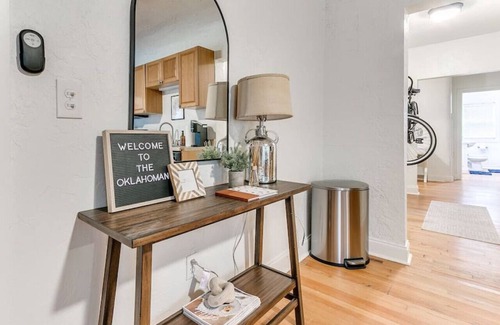 Lincoln Terrace Apartment | "The Oklahoman" - 3B/1B Apt w/Bikes