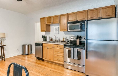 Lincoln Terrace Apartment | "The Oklahoman" - 3B/1B Apt w/Bikes