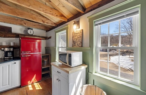 Gilmanton Apartment | The Old Barn Farmhouse – Rustic Beauty & Serenity