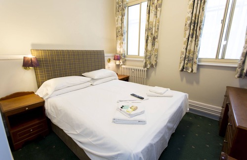 Warminster Hotel | The Old Bell Inn