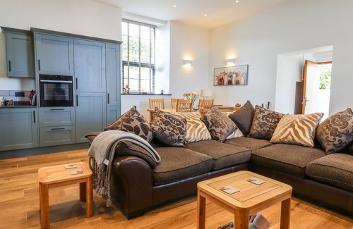 Ilsington Cottage | THE OLD CHAPEL, romantic, country holiday cottage in Ilsington