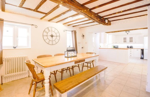 Witney House | The Old Coach house- a delightful home from home