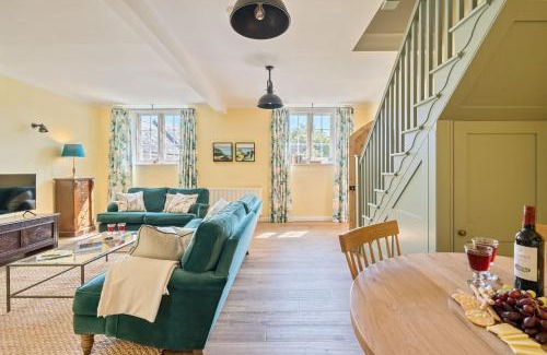 Cerne Abbas House | The Old Court House