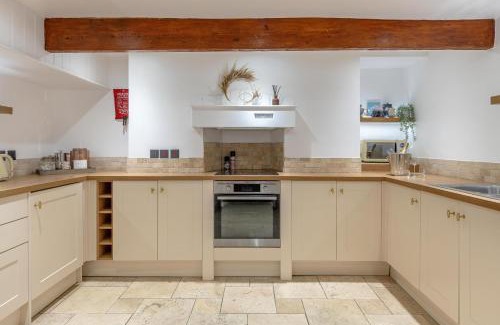 Upper Town Apartment | The Old Crescent Bakery - 4 Bedroom Residence in Bath by Mint Stays