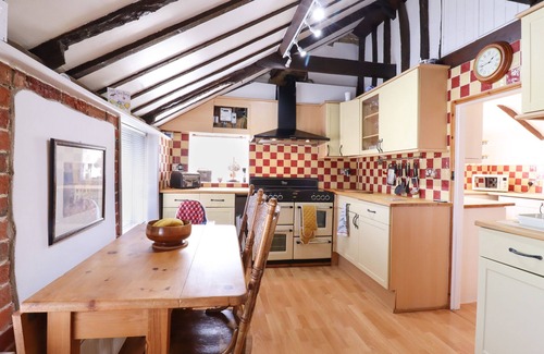 Blythburgh Cottage | THE OLD CUSTOM HOUSE, pet friendly, with open fire in Wangford