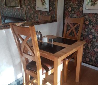 New Forest District House | The Old Dairy, comfy 1 bedroom apartment with lounge,bathroom and kitchenette near town, pubs and walks