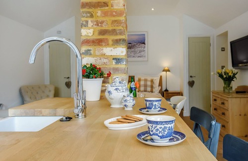 Plumpton Green Cottage | The Old Dairy At Wooton - UKC4355