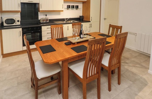 Tenby House | THE OLD FARM HOUSE, pet friendly, with a garden in Pentlepoir