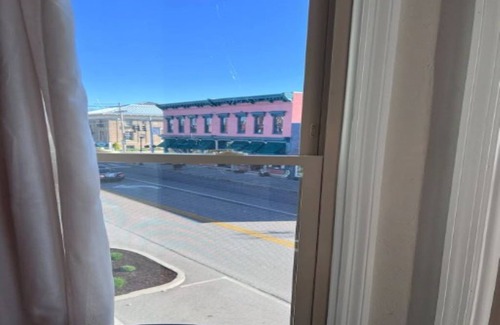 Lawrenceburg Apartment | The Old Fashion Large one Bedroom Downtown Loft apartment