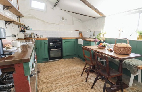 Bridport Cottage | THE OLD FLAX SHOP, pet friendly, with open fire in Bridport