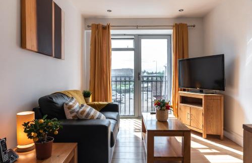 Newbury Apartment | The Old Library - Modern Apartment near the Train Station and Racecourse