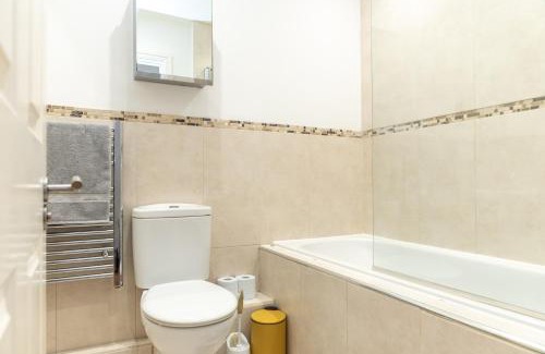 Newbury Apartment | The Old Library - Modern Apartment near the Train Station and Racecourse