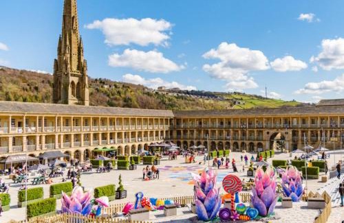 Halifax Hotel | The Old Post Office Public House & Hotel