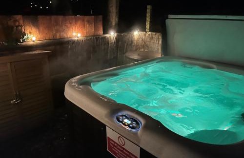 Upper Hulme Ski Chalet | The Old Pumphouse Shepherds Hut with Hot Tub