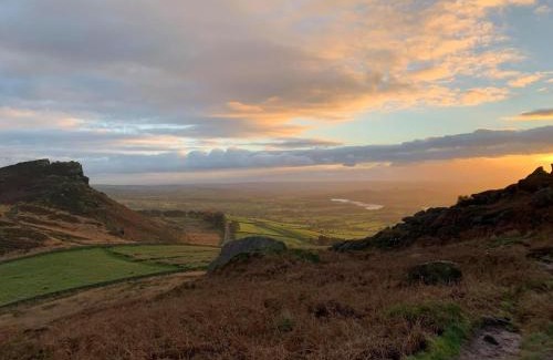 Upper Hulme Ski Chalet | The Old Pumphouse Shepherds Hut with Hot Tub