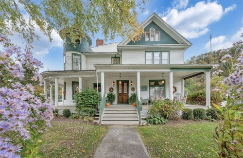 Alderson Apartment | The Old Victorian, Relaxing 4-bedroom Bed & Breakfast in Historic Alderson, WV, with AC, WiFi
