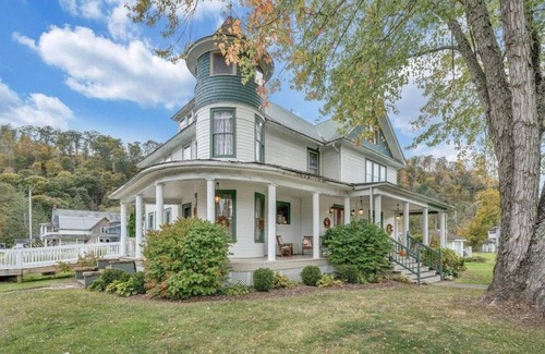Alderson Apartment | The Old Victorian, Relaxing 4-bedroom Bed & Breakfast in Historic Alderson, WV, with AC, WiFi