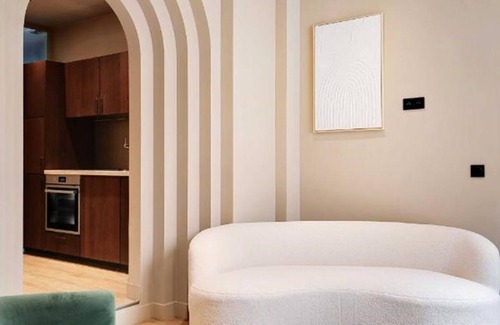 Saint-Merri Apartment | The old-world charm of Marais &its narrow cobblestone streets&hidden courtyards