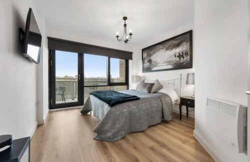 Leicester Apartment | The Olive Tree with balcony and parking