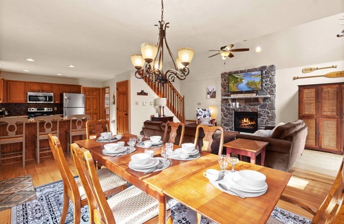 Albrightsville Ski Chalet | “THE ONE” Chalet, Perfect Getaway w/Hot Tub, Multicade, Pool Table