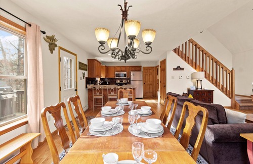 Albrightsville Ski Chalet | “THE ONE” Chalet, Perfect Getaway w/Hot Tub, Multicade, Pool Table