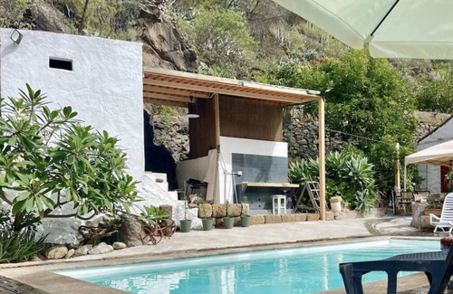 Santa Brigida Cottage | The orange house