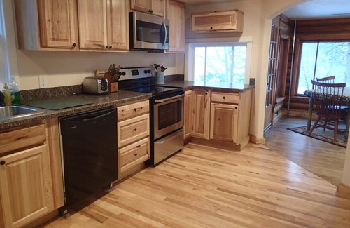 Missoula Cabin | "The Orchard Cabin" 3 Bedoom Sleeps 6-12
