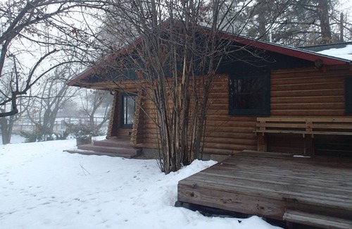 Missoula Cabin | "The Orchard Cabin" 3 Bedoom Sleeps 6-12