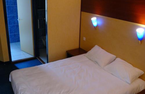 Saint-Brice-en-Cogles Hotel | The Originals Boutique, Hôtel Le Lion d'Or, Fougères Ouest