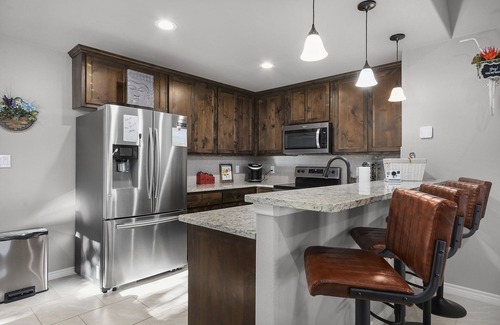 Canyon Lake Cottage | The Overlook Cottage | Serene Spa | Mini Lake View