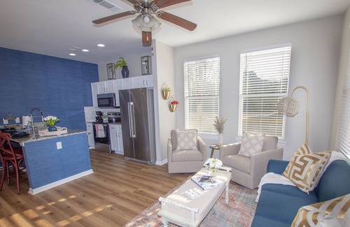 Oxford Cottage | The Oxford Tulip - 3 Bedroom Suites!