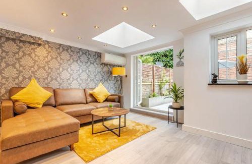 Harrow Road Apartment | The Paddington Pines - 2 bed en-suite apartment